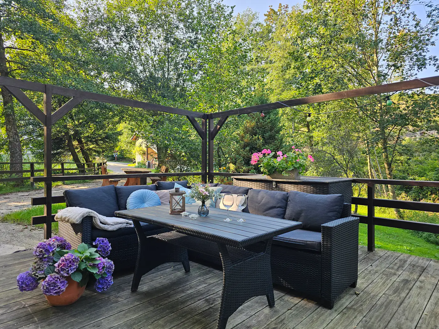 Schwarzmühle — Terrasse und Grün